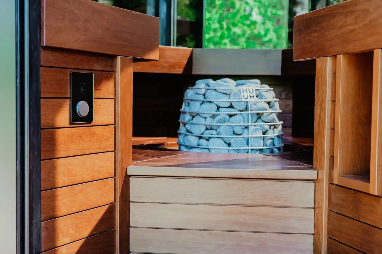 Haljas Hele Single | 7-Person Pre-Assembled Luxury Outdoor Glass Traditional Sauna
