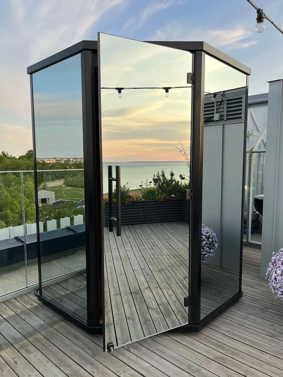 Haljas Hele Single | 7-Person Pre-Assembled Luxury Outdoor Glass Traditional Sauna