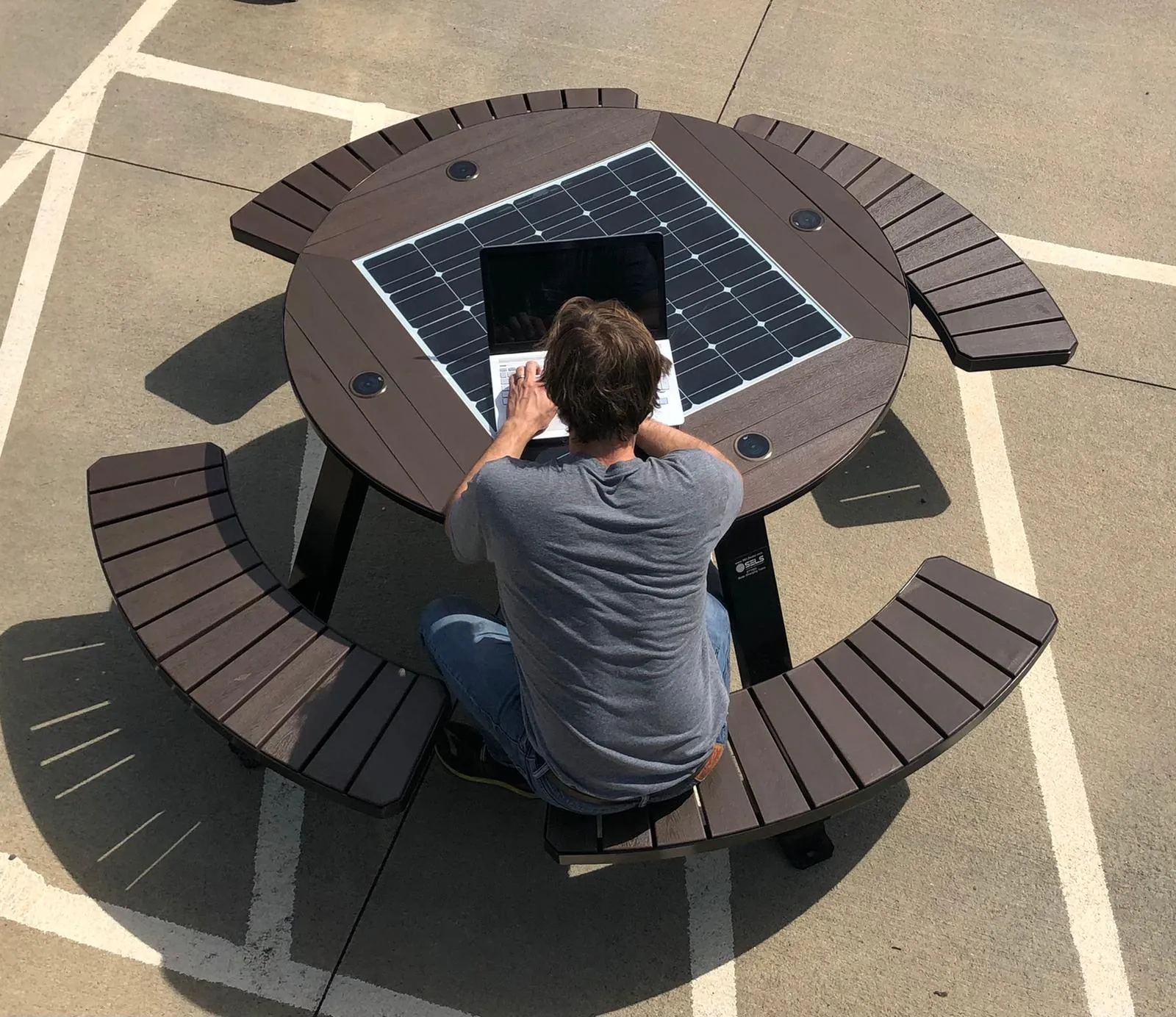 ST1020 SOLAR CHARGING AND CONNECTIVITY PICNIC TABLE