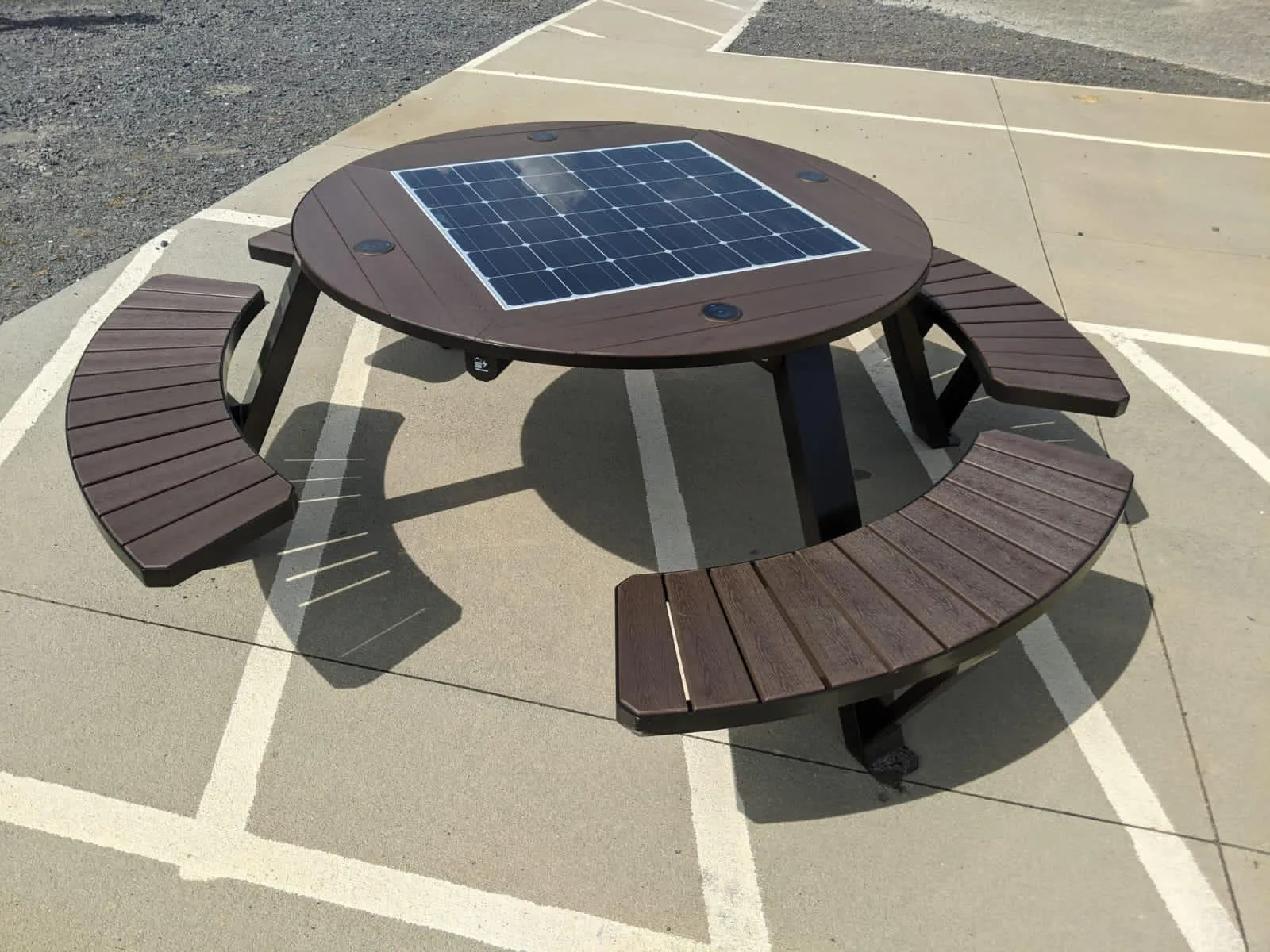 ST1020 SOLAR CHARGING AND CONNECTIVITY PICNIC TABLE