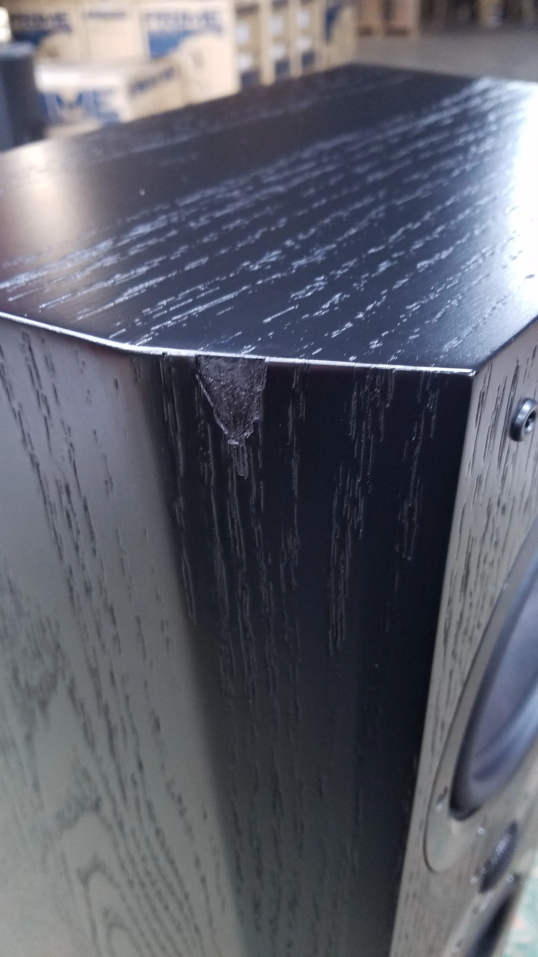 Ultra Tower - Black Oak - Outlet - 1112